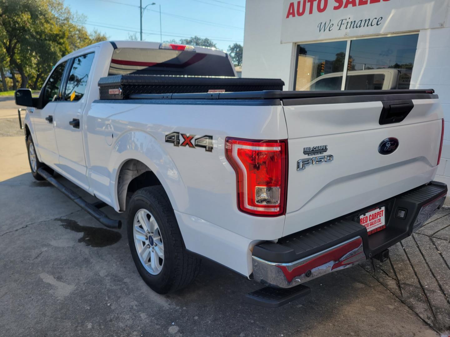 2017 WHITE Ford F-150 (1FTFW1EF8HK) with an 5.0L V8 F DOHC 32V engine, Automatic transmission, located at 503 West Court, Seguin, TX, 78155, (830) 379-3373, 29.568621, -97.969803 - Photo#3